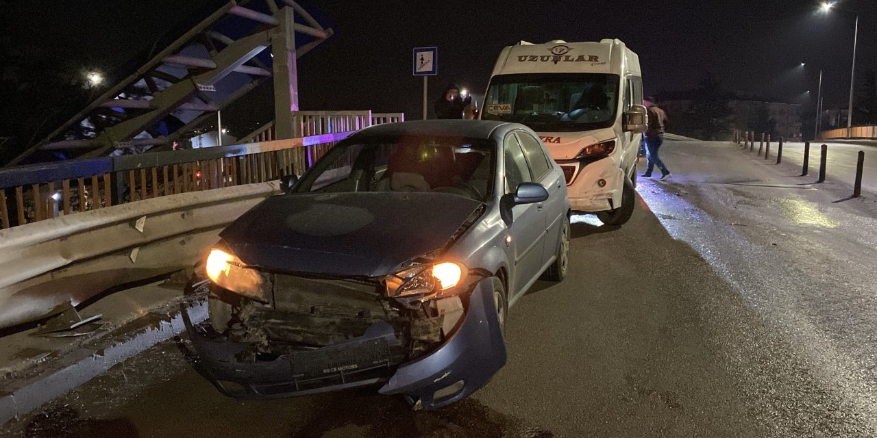 Eskişehir'de kontrolden çıkan otomobil karşı şeride geçti