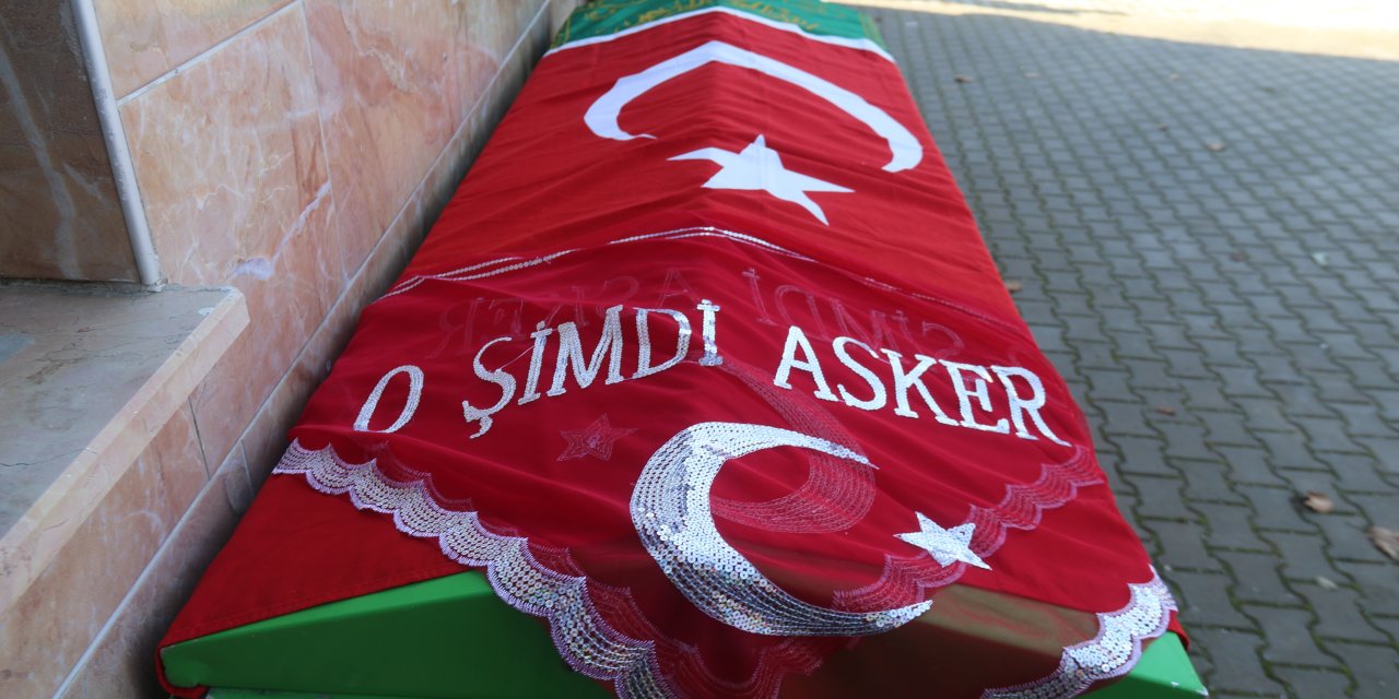 "O şimdi asker" yazılı tabutu ile son yolculuğuna uğurlandı