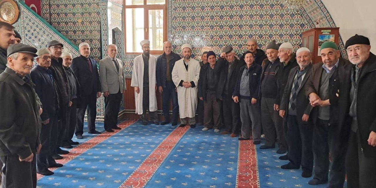 Büğdüz Mahalle Camii’nin minber örtüsü yenilendi