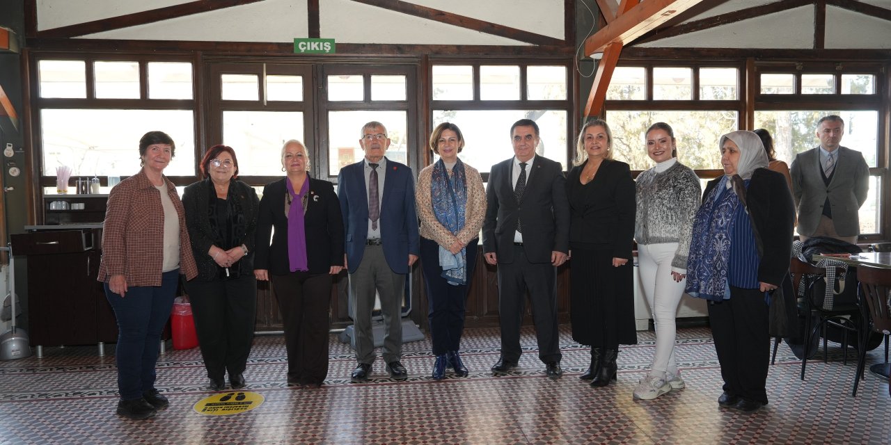 Başkan Ünlüce Mahmudiyeli kadınlarla bir araya geldi