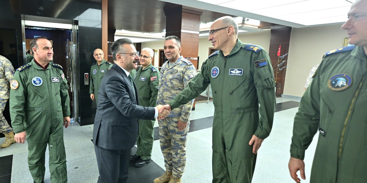 Vali Aksoy Muharip Hava Kuvveti Komutanlığı'nı ziyaret etti