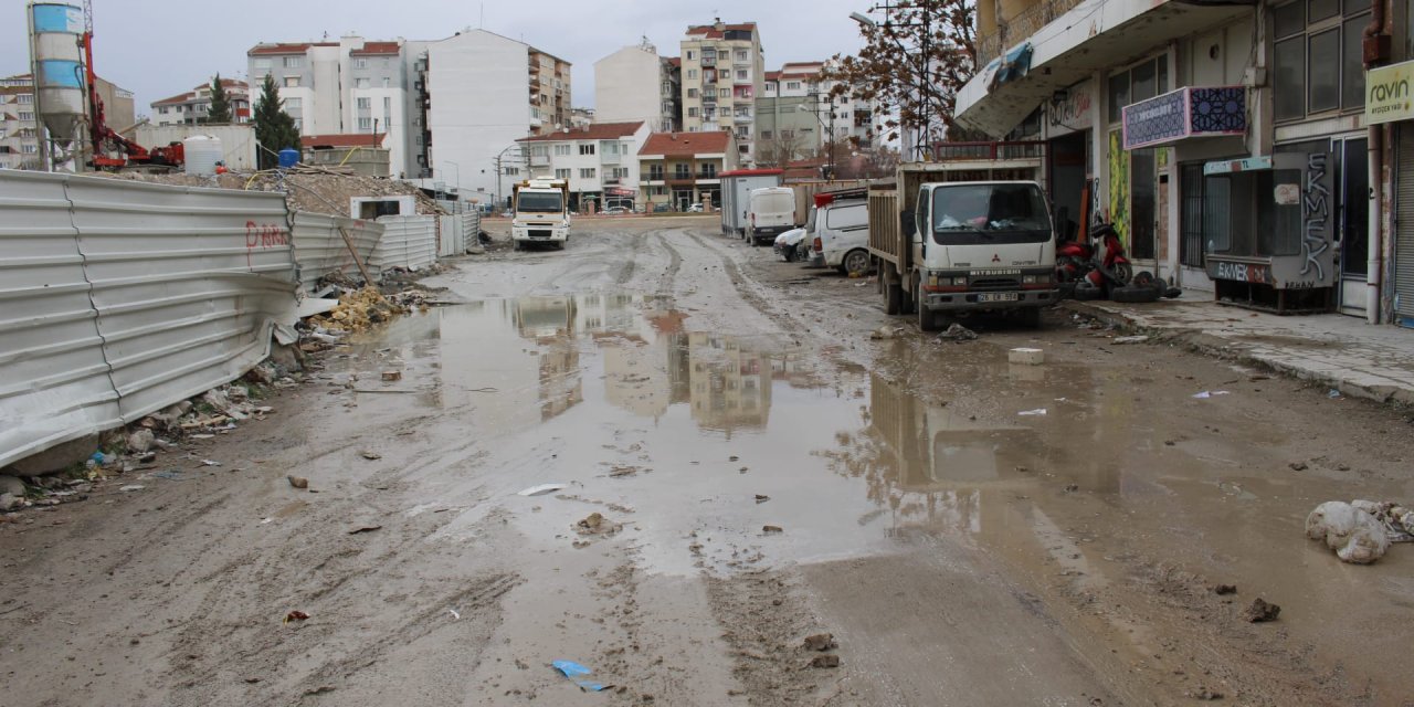 Eskişehir'de yağmur yağdı arazi bataklığa döndü!