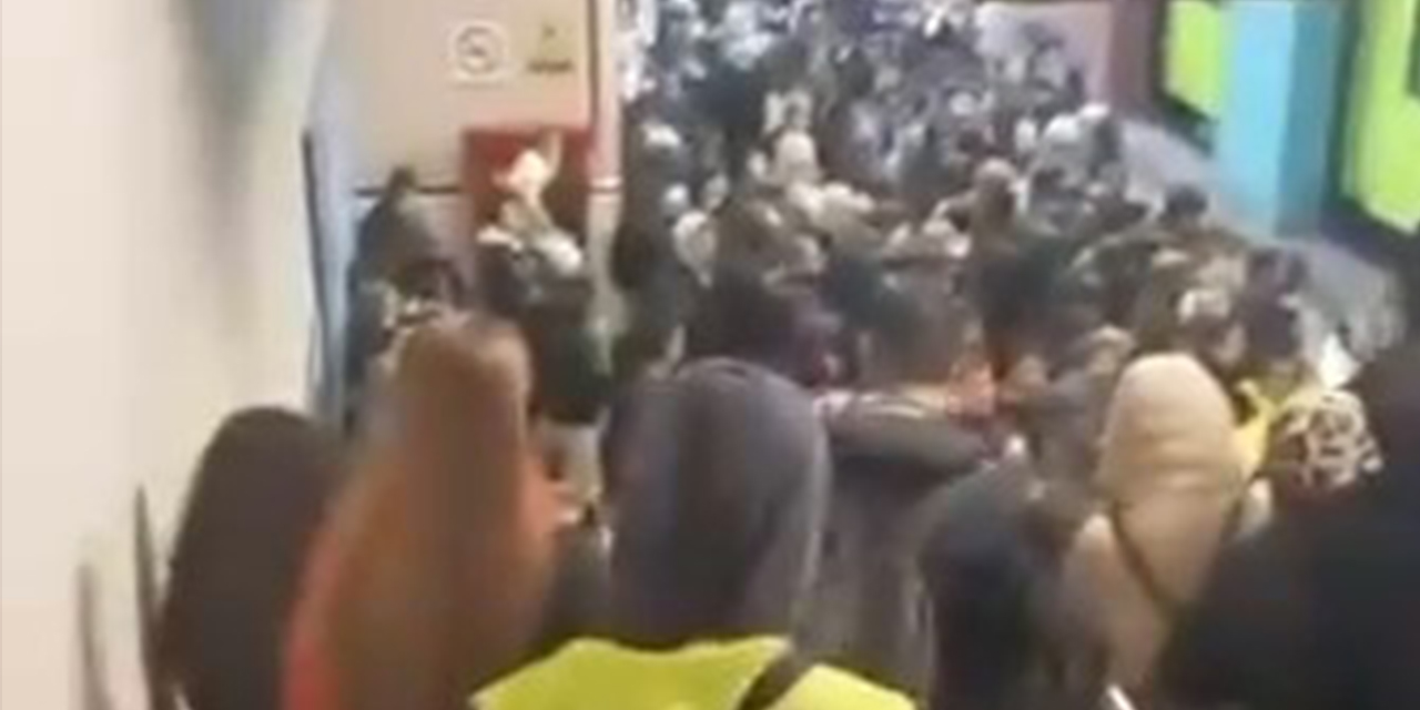 Tellere takılan poşet binlerce yolcuyu bekletti