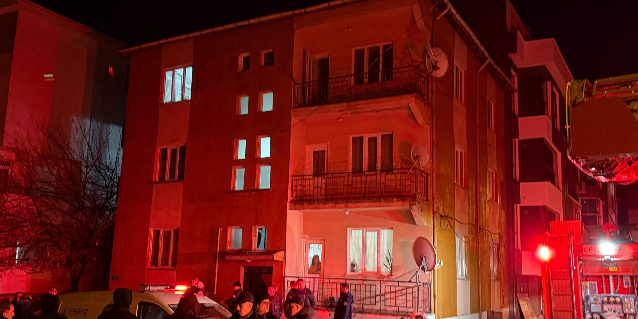 Eskişehir'de panik anları: Bir genç evini yakmaya çalıştı!
