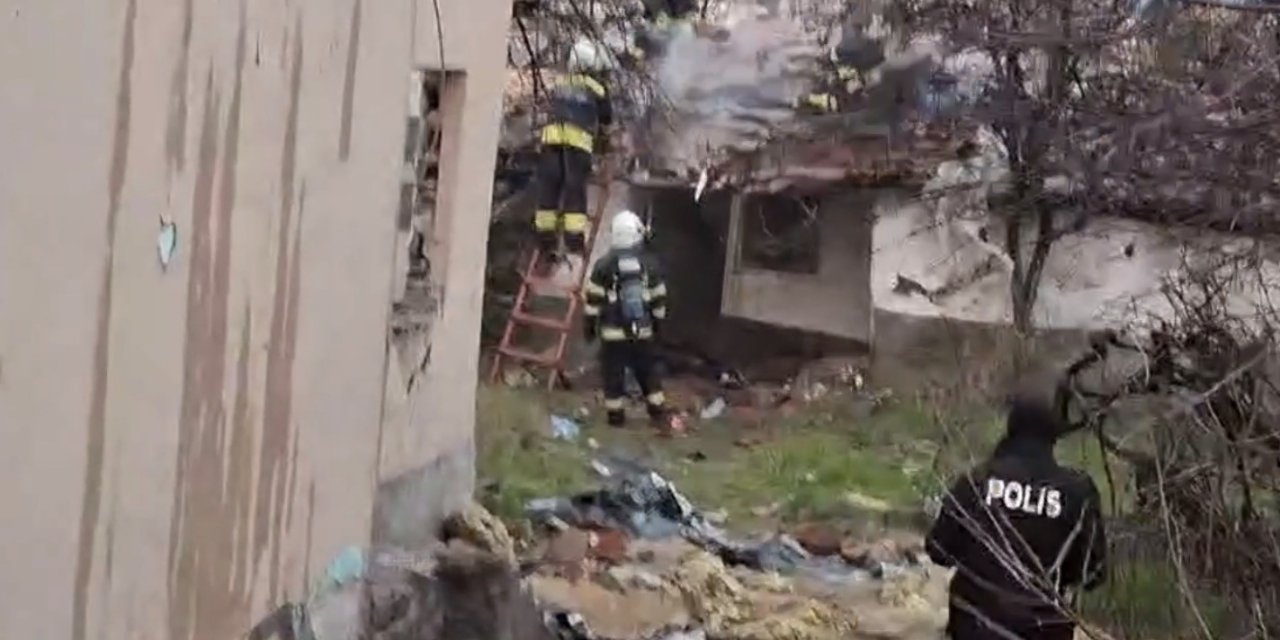 Eskişehir'de metruk evde çıkan yangın paniğe sebep oldu