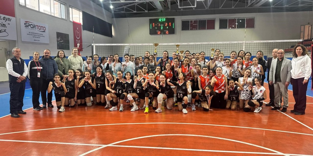 Eskişehir'de 'Voleybol Küçük Kız Müsabakaları' tamamlandı