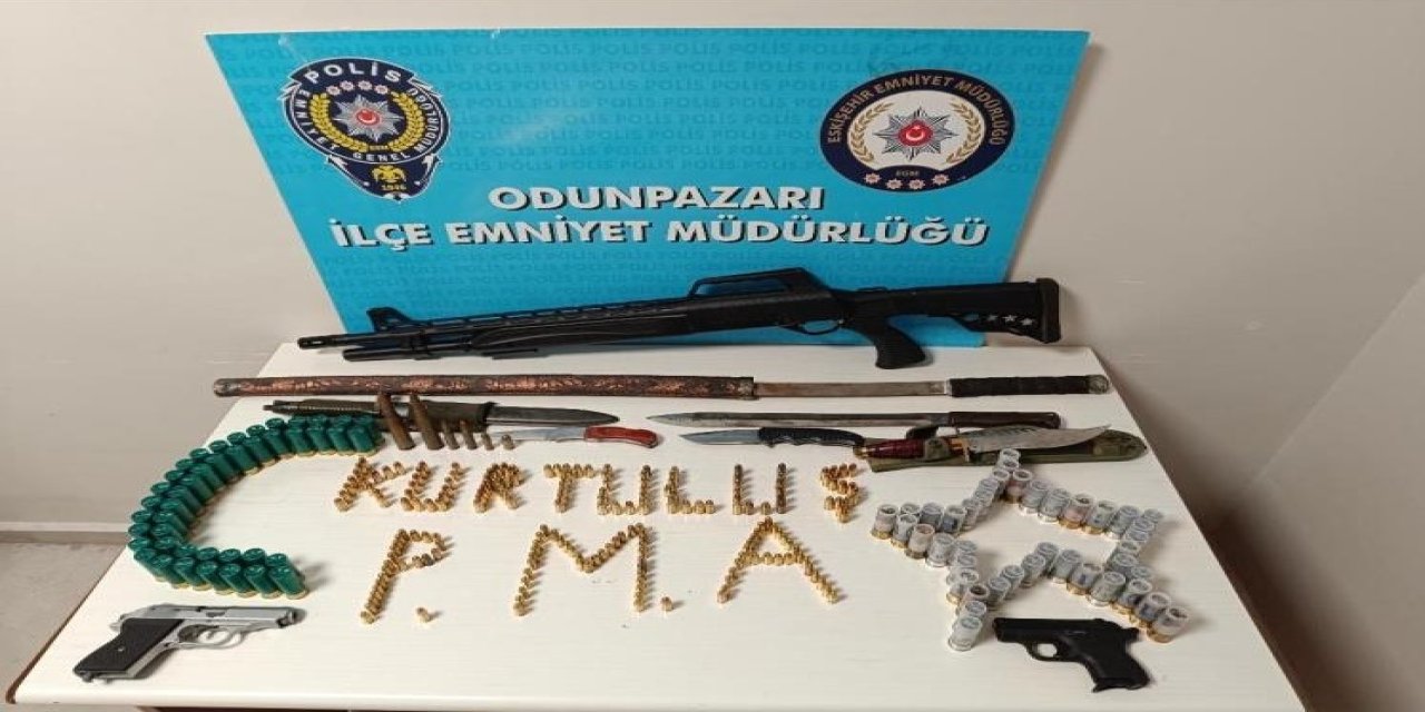 Eskişehir’de bir iş yerinden çok sayıda silah ve mermi çıktı!