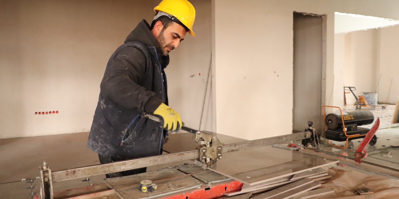 Eskişehir ayazı inşaat işçilerini durduramadı