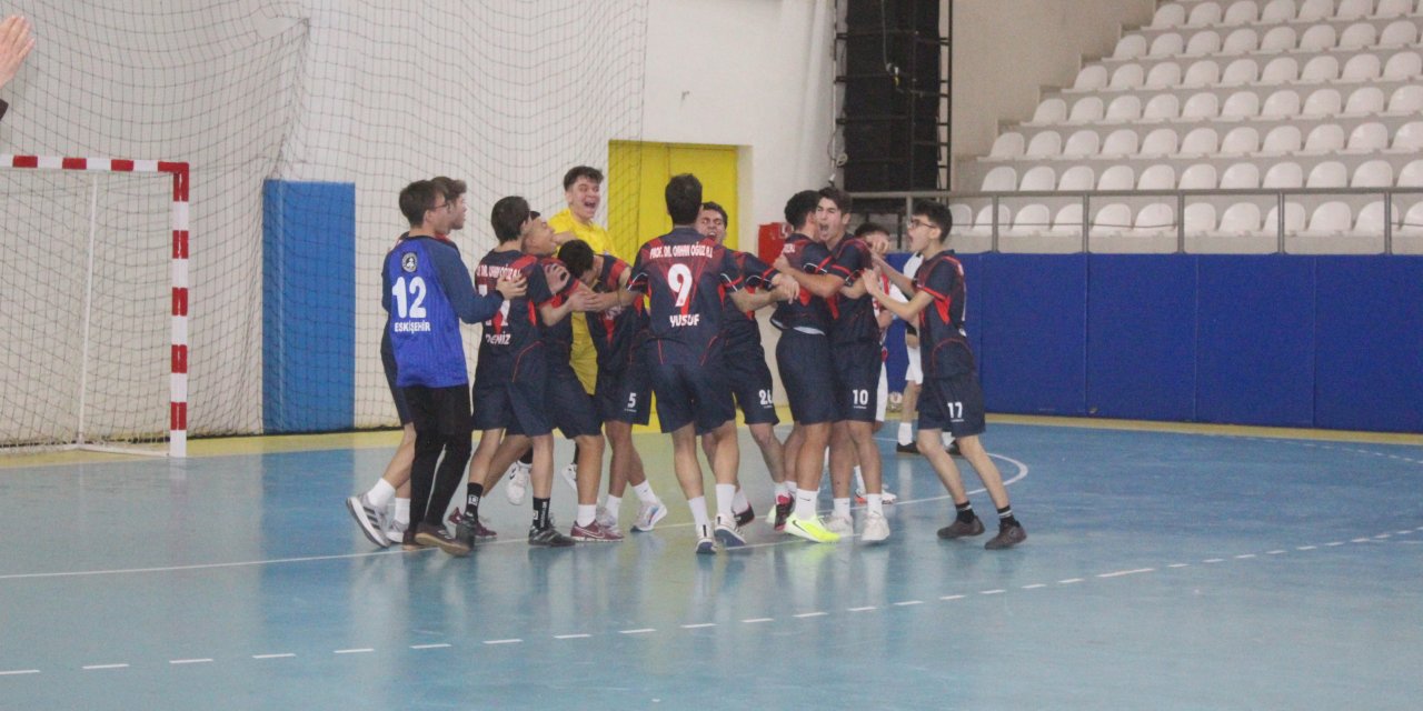 Orhan Oğuz Lisesi şampiyon oldu