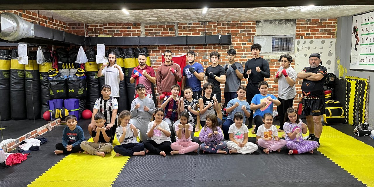 Her yaş ve herkese kick boks eğitimi veriliyor