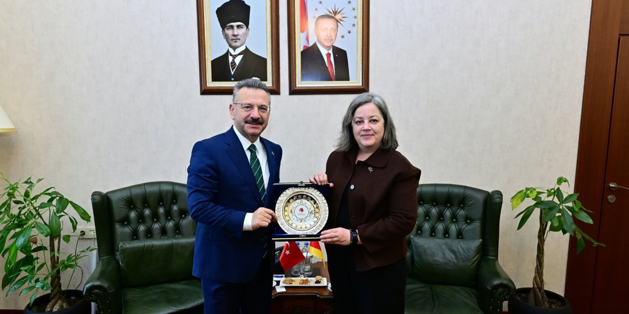 Almanya Başkonsolosu Dr. Regine Grienberger Vali Aksoy'u ziyaret etti