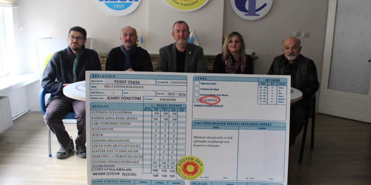 Eğitim Sen Eskişehir Şubesi Yusuf Tekin’e karne verdi