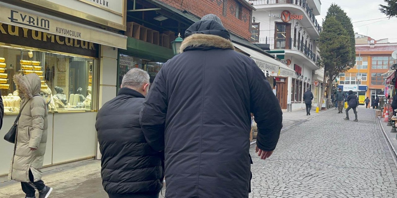 Eskişehir'de sahte altını bozdururken yakayı ele verdi!