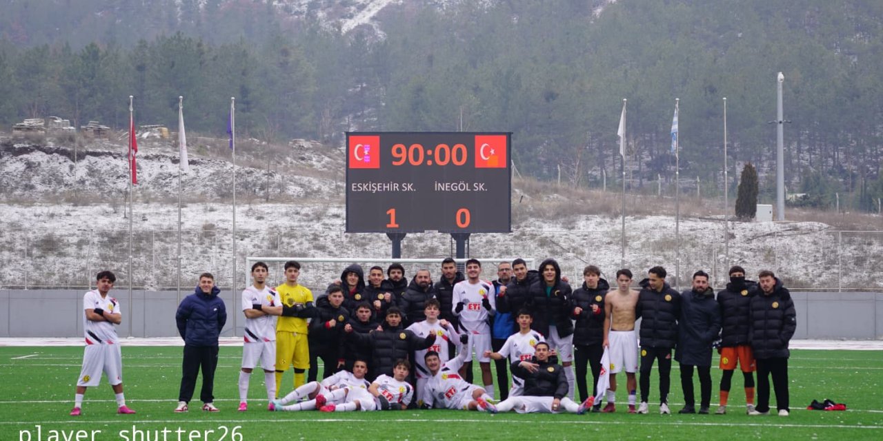 Genç Şimşekler zirve takibini sürdürdü