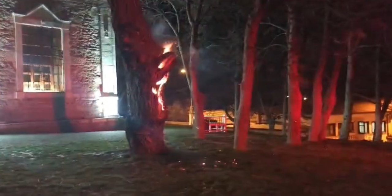 Eskişehir'de kilise önündeki ağaç ateşe verildi!