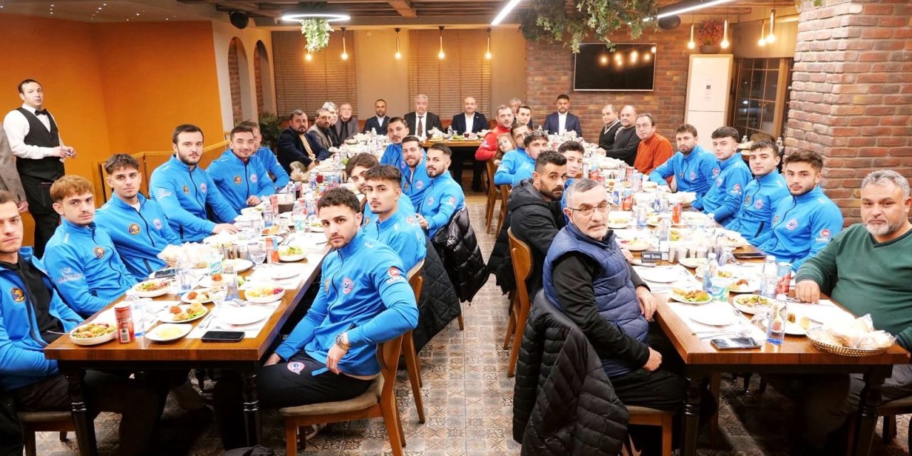 Gürhan Albayrak Demirspor ile moral yemeğinde buluştu