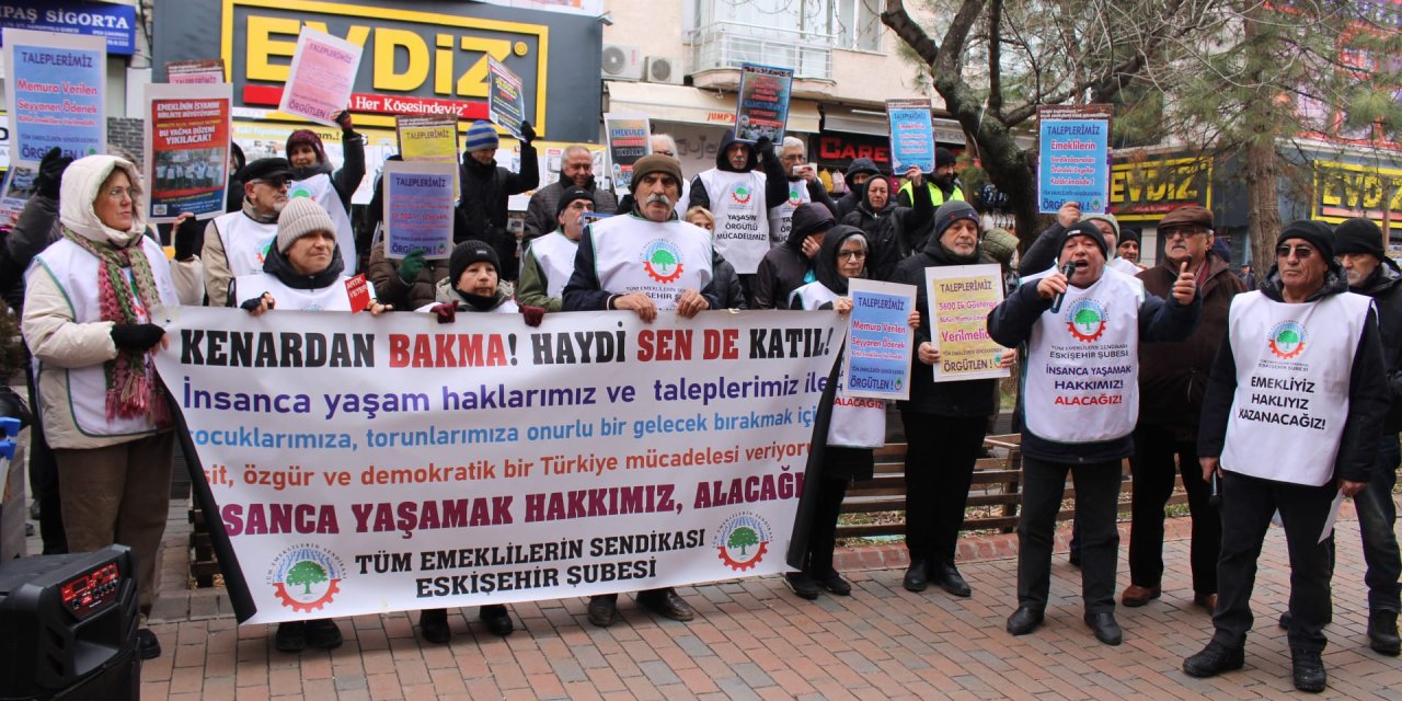 Eskişehir'de emekliler eylemlerine devam etti