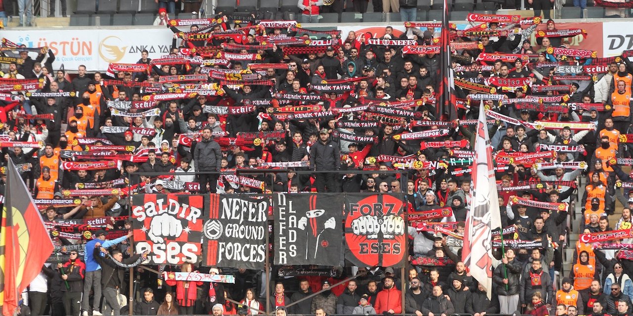 Taraftar görevini yaptı