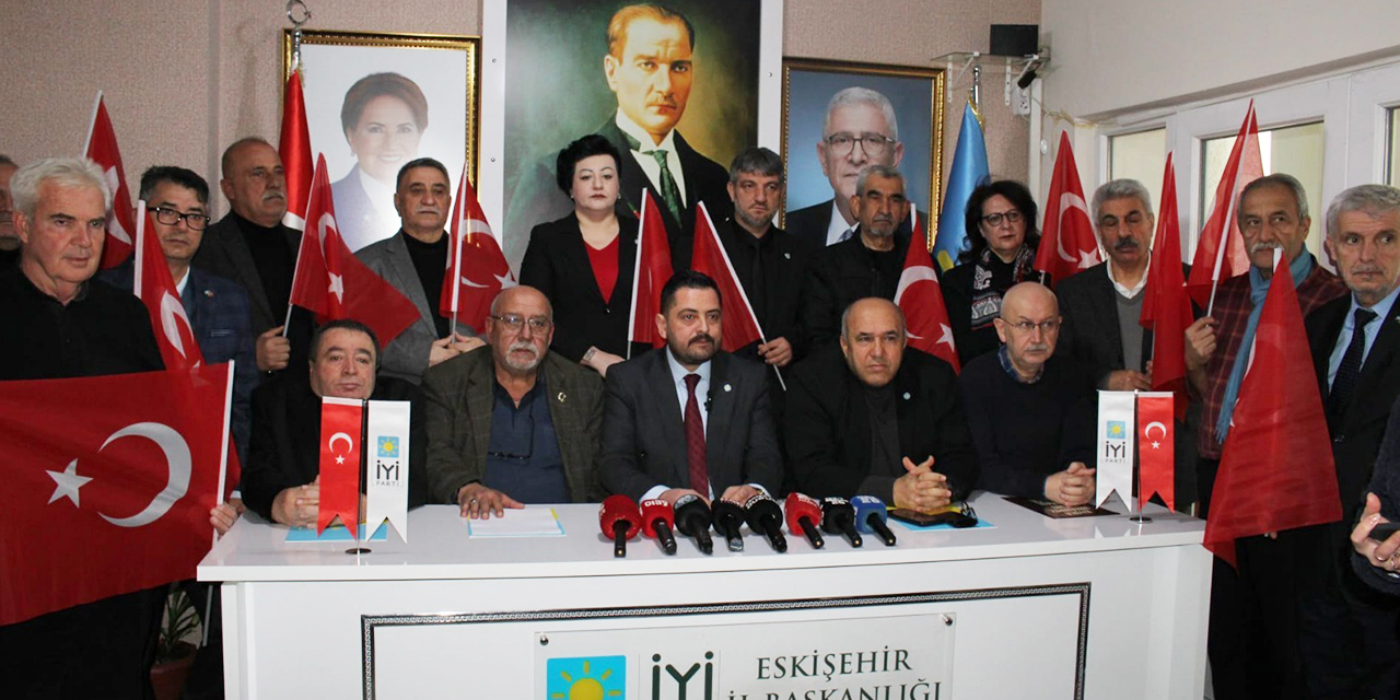 İYİ Parti Eskişehir Teşkilatı Türk Bayrağı’na yapılan saldırıyı eleştirdi