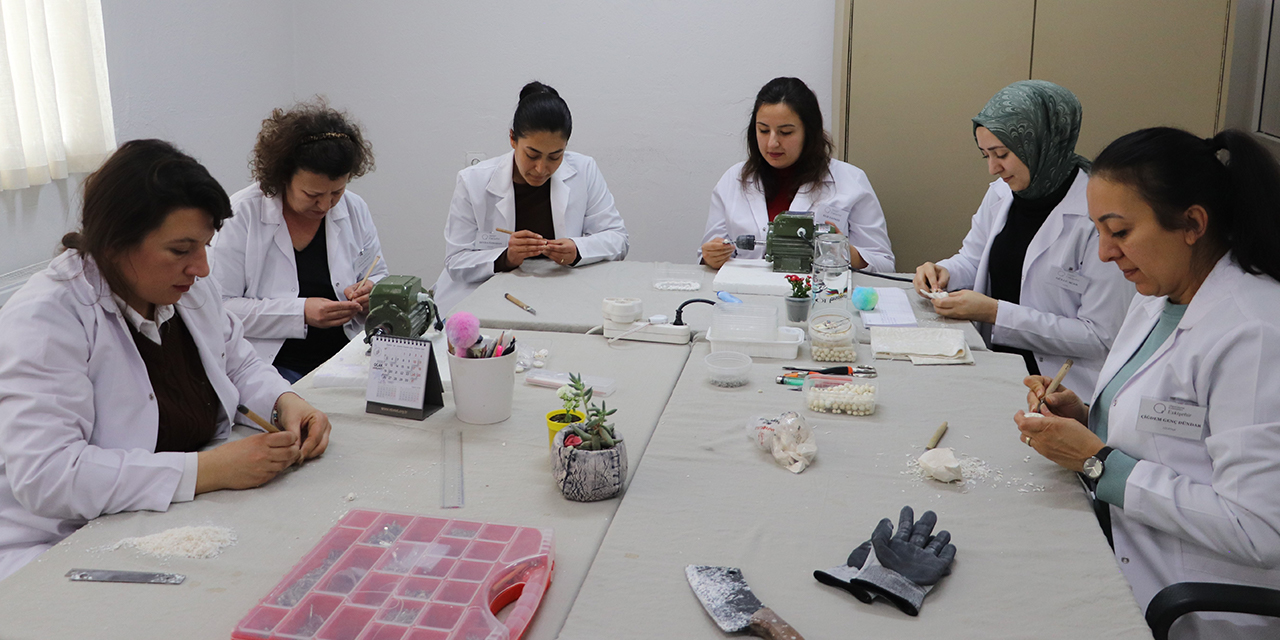 Eskişehir'in simgesi lületaşı kadınlara istihdam sağlıyor