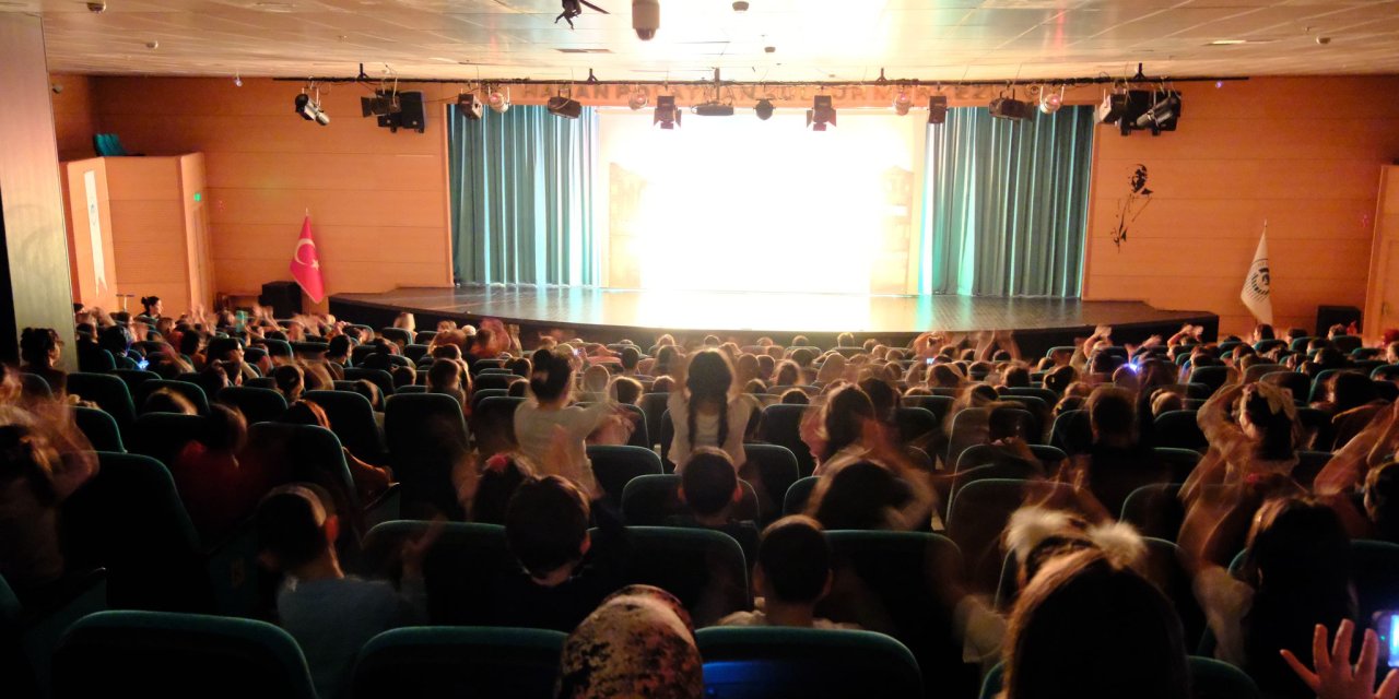 Eskişehir'de öğrencilere karne hediyesi