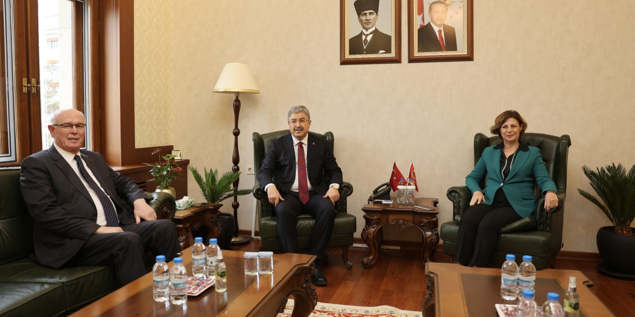 Ayşe Ünlüce ve Kazım Kurt yeni Eskişehir Valisi Yılmaz’ı ziyaret etti