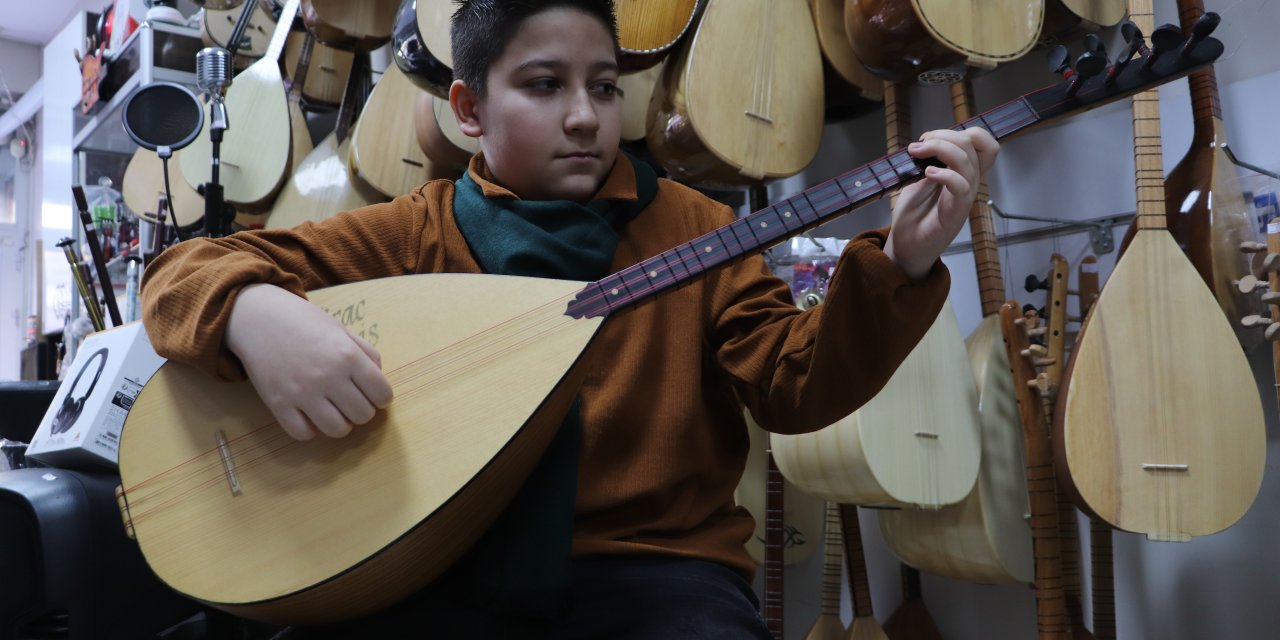Eskişehir'de bağlama eğitimi alan gençlerin sayısı artıyor