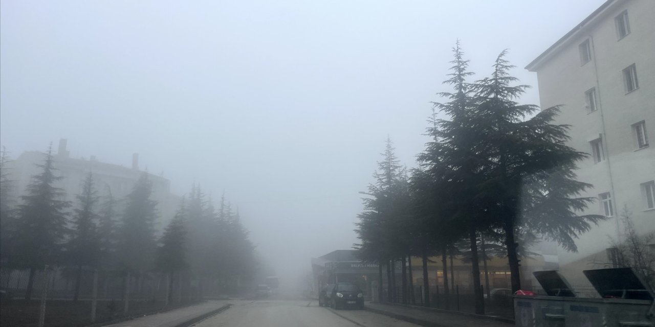 Eskişehir yoğun sis ile kaplandı