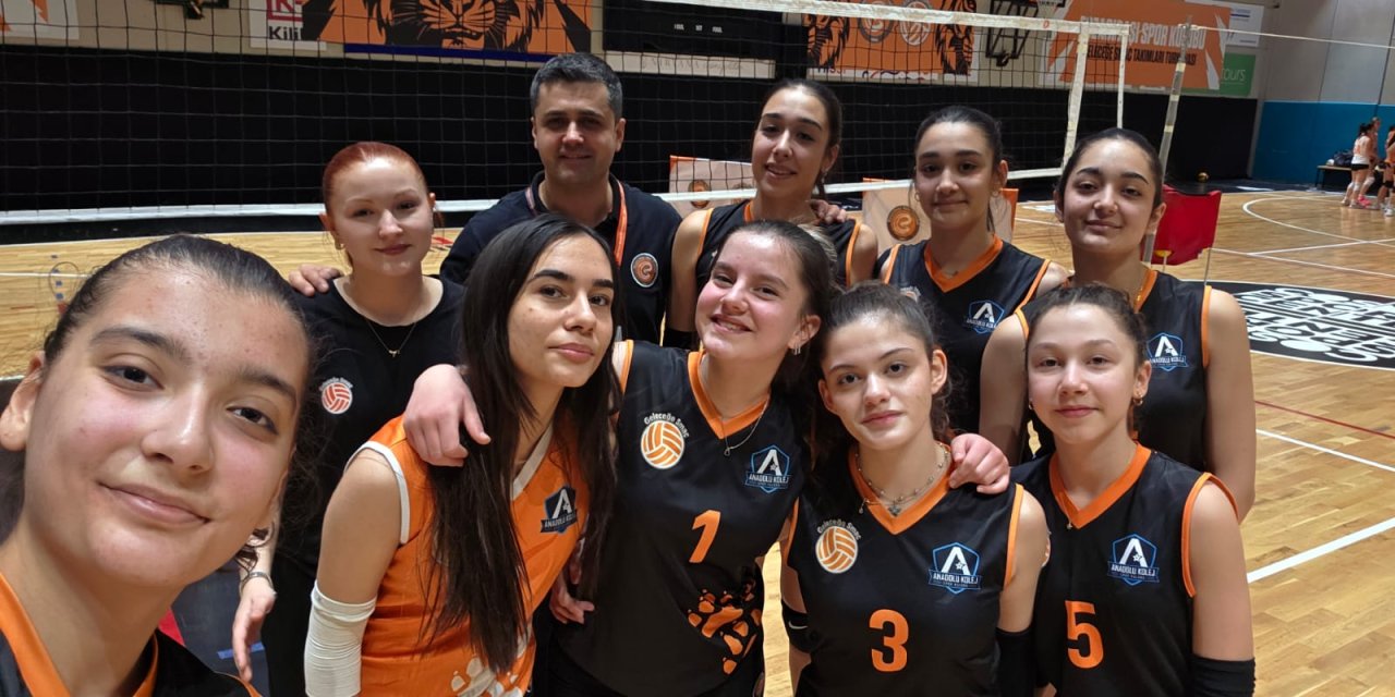 Antalya’da rüzgar gibi estiler