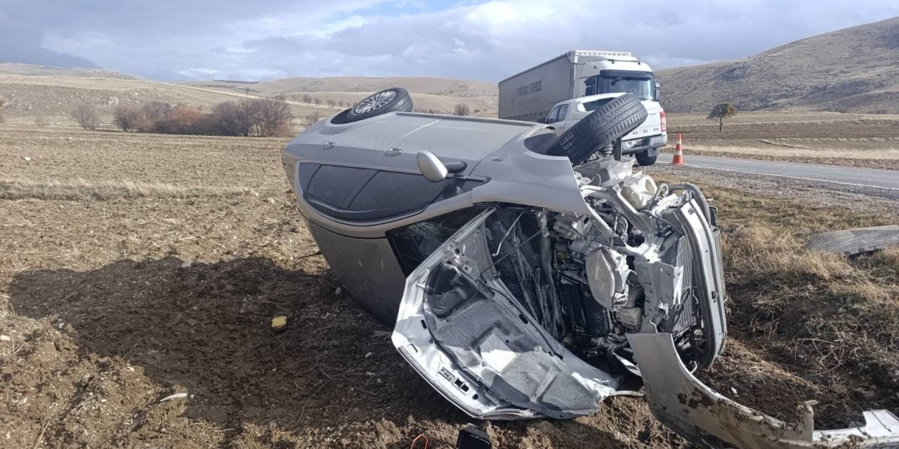 Tır ile otomobil çarpıştı: 5 yaralı