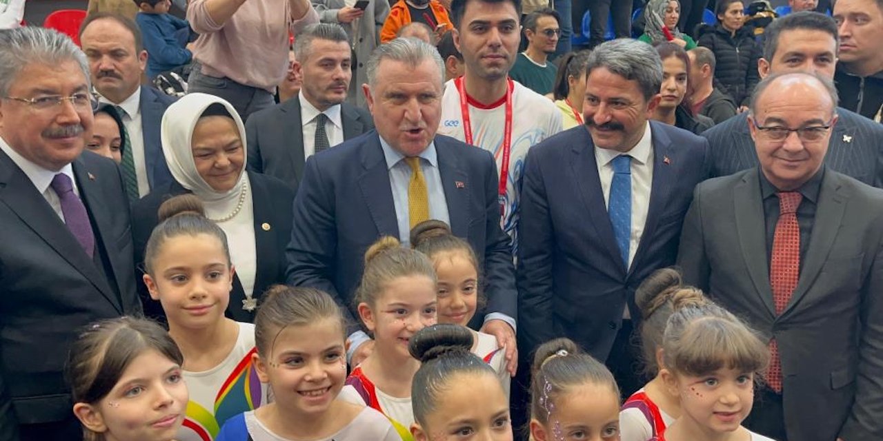 Bakan Bak Eskişehir'de konuştu: Eskişehir'i bir spor şehri olarak görüyoruz