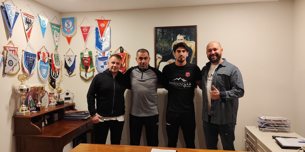 Eray Böcü de imzaladı