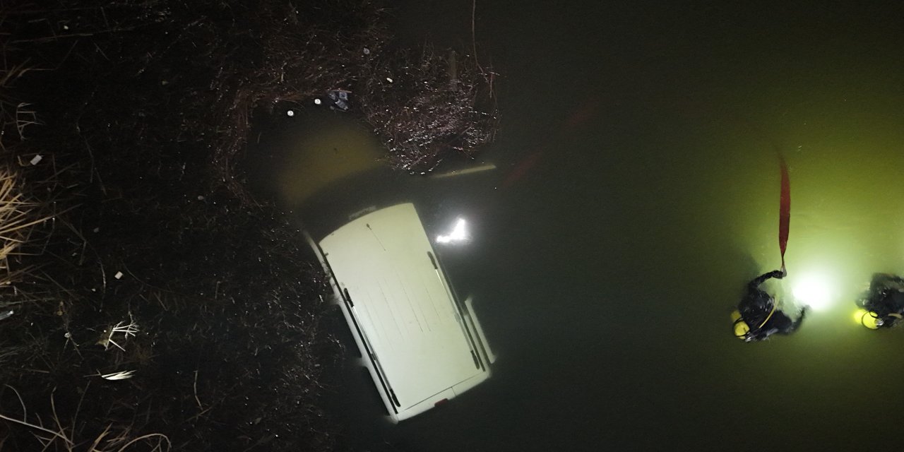 Eskişehir’de el freni çekilmeyen araç Porsuk Çayı’na uçtu