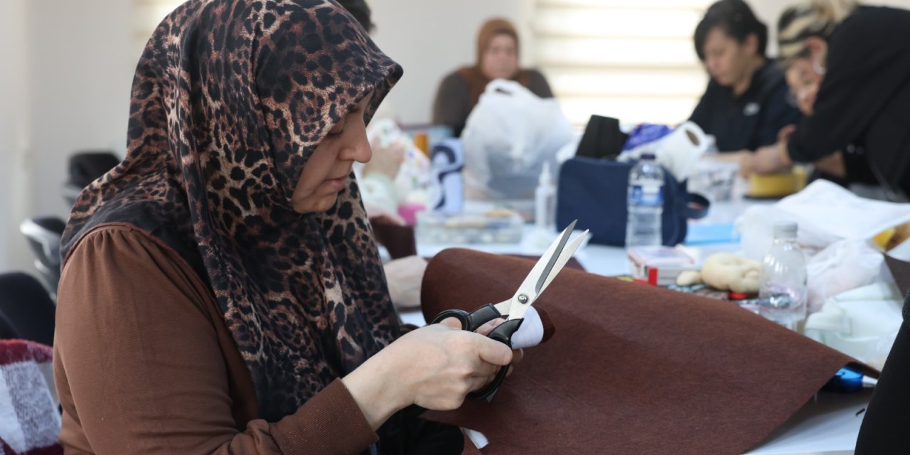 Eskişehir'de kadınlar sanatla buluşuyor
