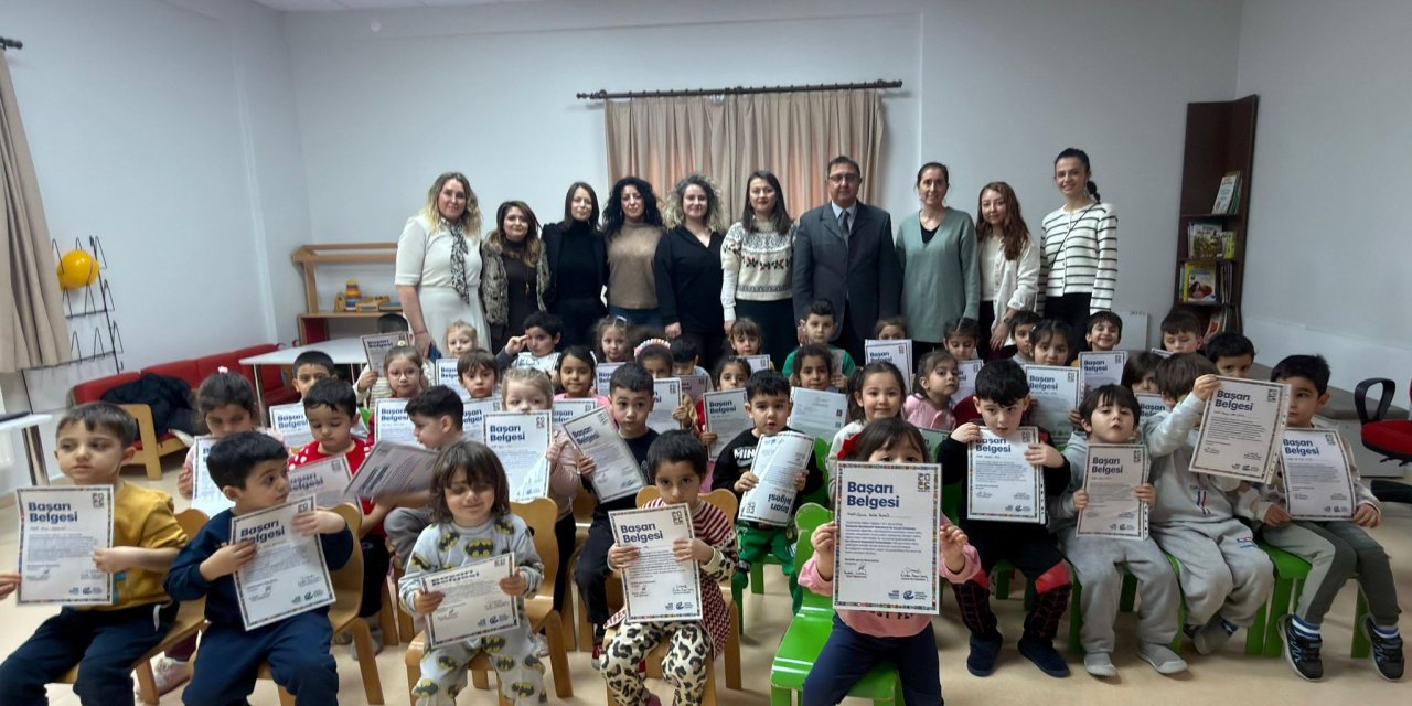 Eskişehir'de minikler karne sevinci yaşadı