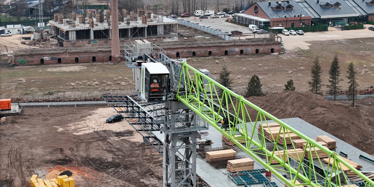 Eskişehir’de 35 metre yukarıda zorlu mesai!