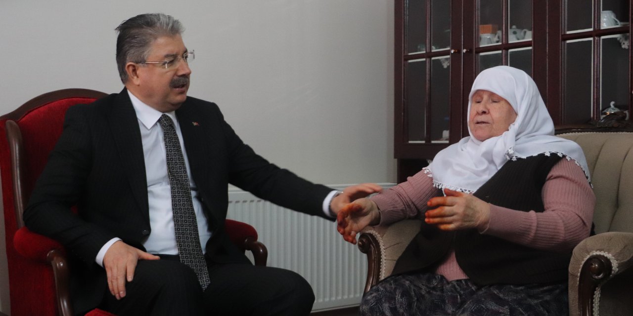 Eskişehir Valisi Yılmaz 78 yaşındaki Hicran nineyi ziyaret etti