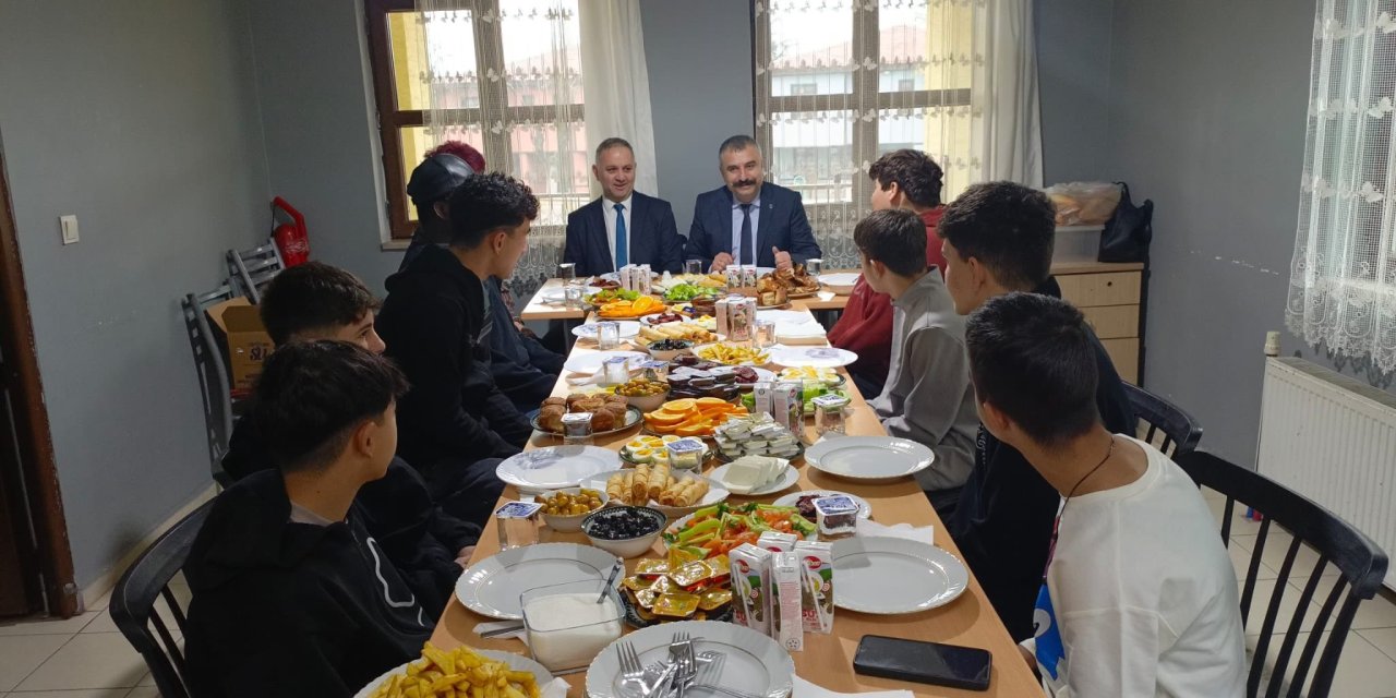 Çocuk Evleri Sitesi'nde kahvaltı düzenlendi