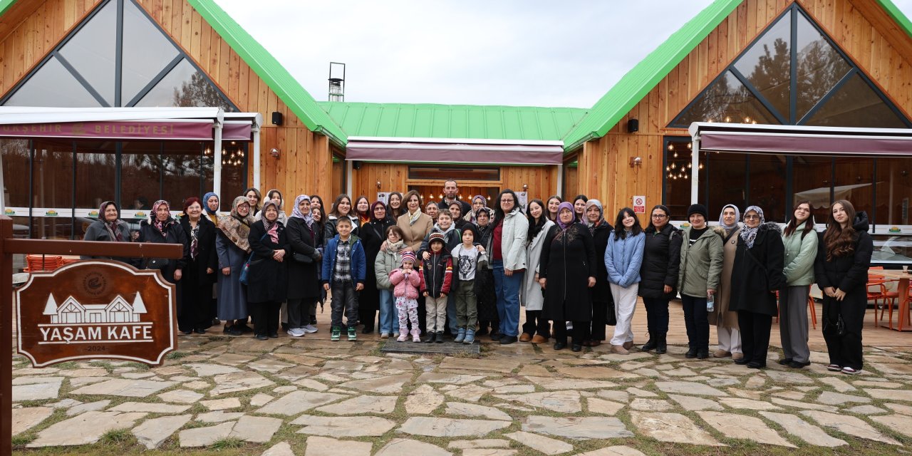 Başkan Ünlüce Mahmudiyeli kadınlarla buluştu