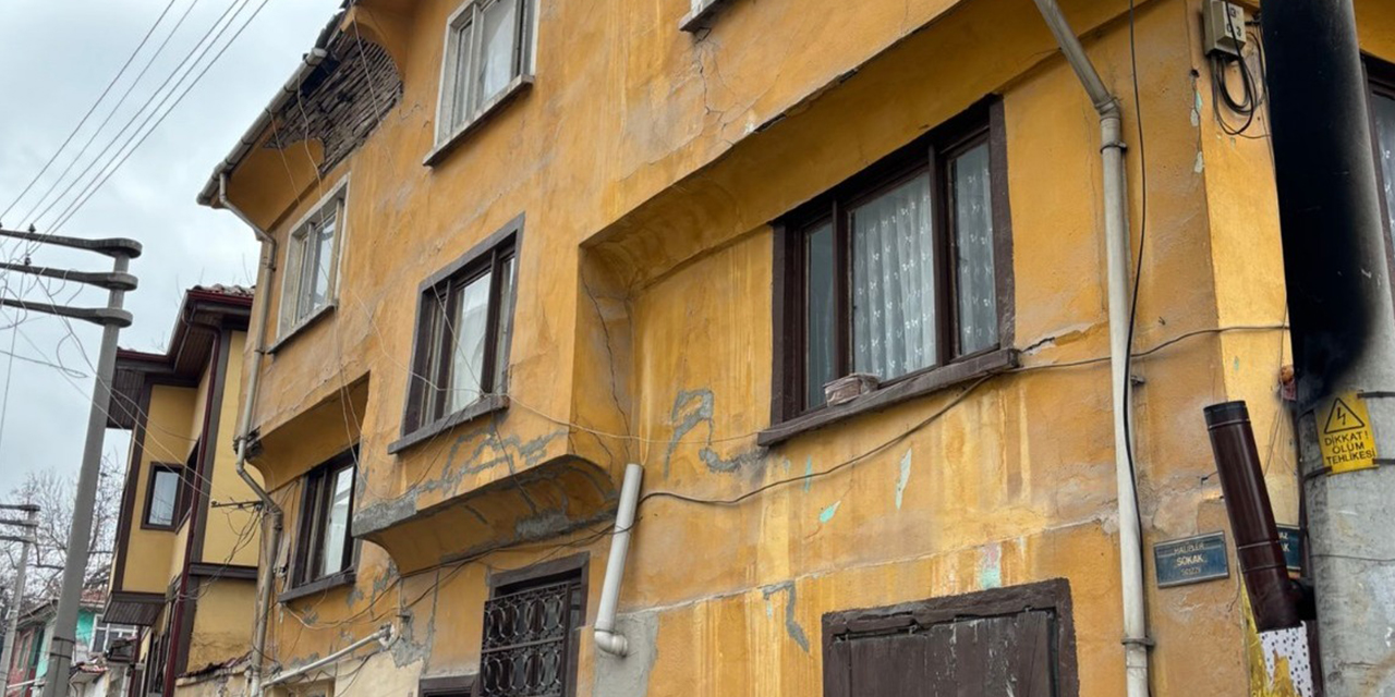 Eskişehir'de eski binalar tehlike saçıyor
