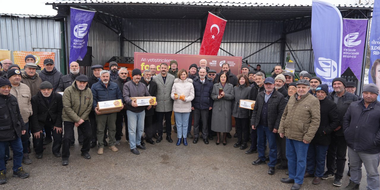 Eskişehir'de yetiştiricilere arı yemi desteği sağlandı