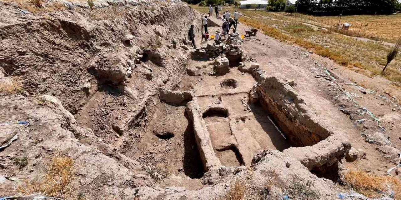 ’Toprak Altındaki Eski Şehir’’ sergide