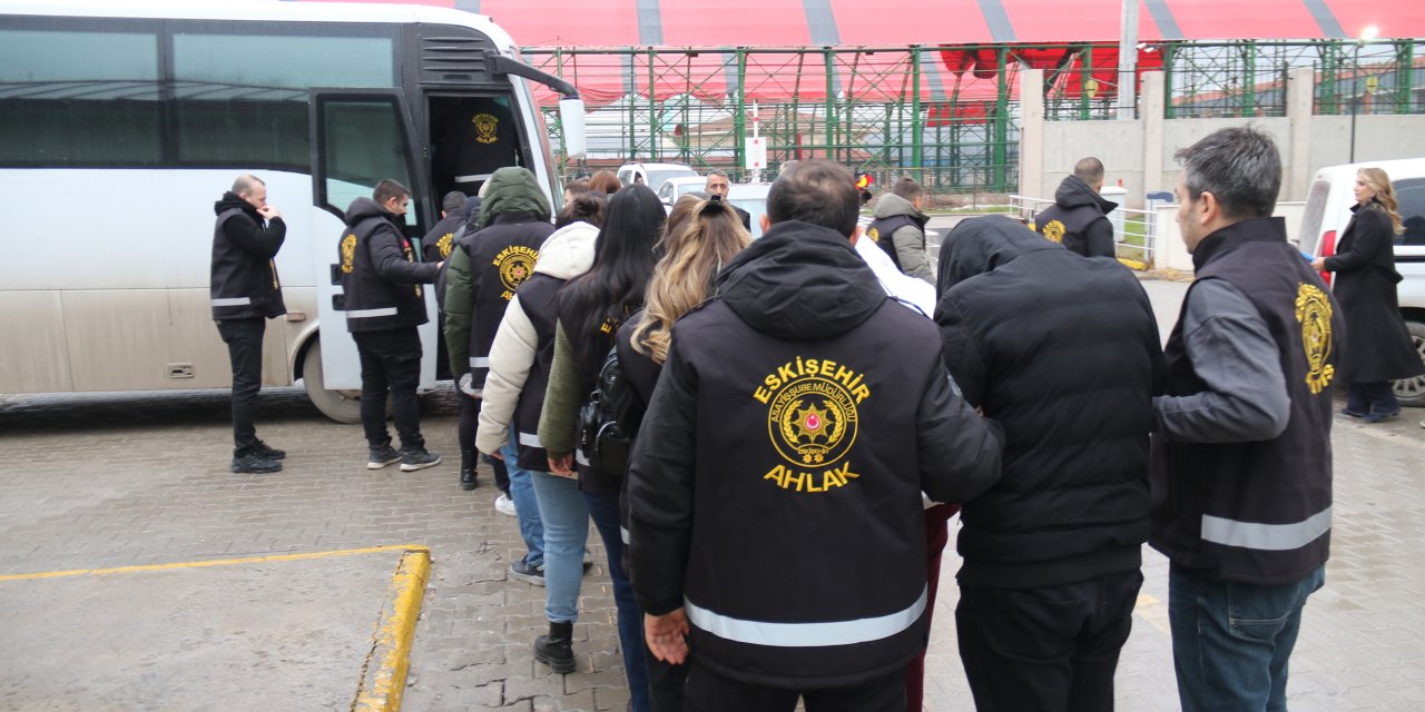 Eskişehir merkezli 6 ilde fuhuş operasyonu: 15 mağdur kurtarıldı