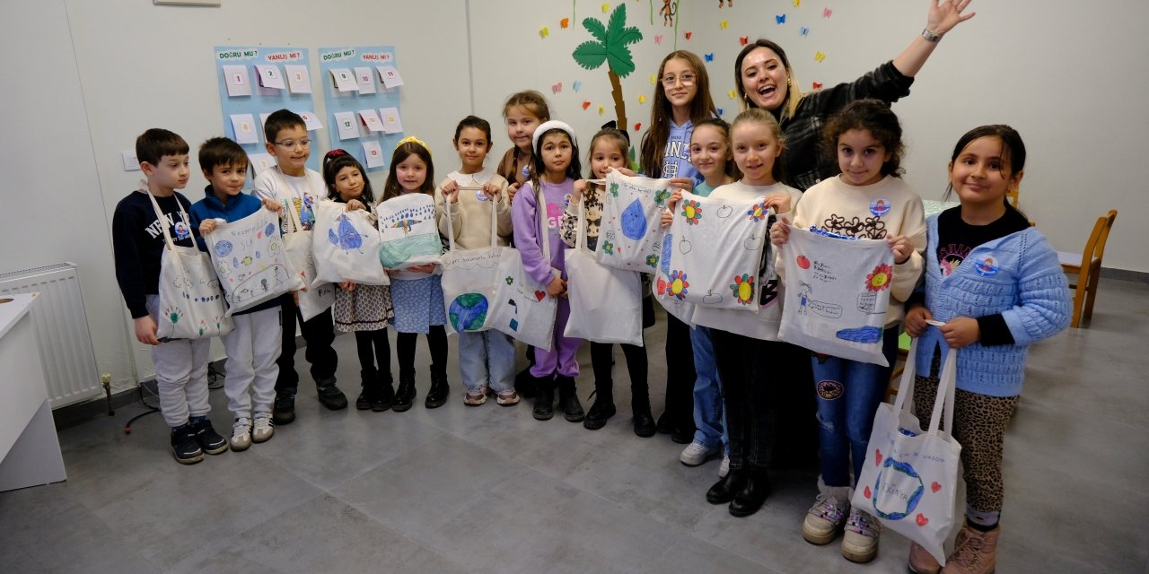 ESKİ Su Kahramanları çocuklarla bir araya geldi