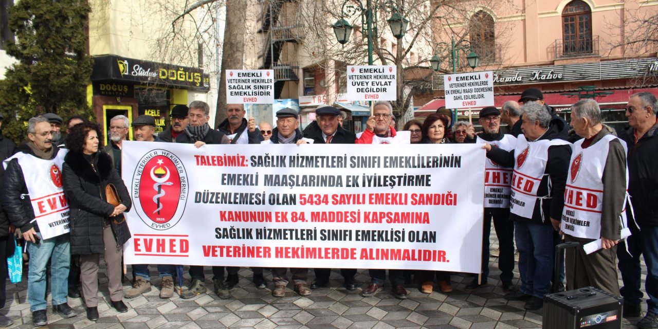 Eskişehir'de emekli veteriner hekimleri haklarını istedi
