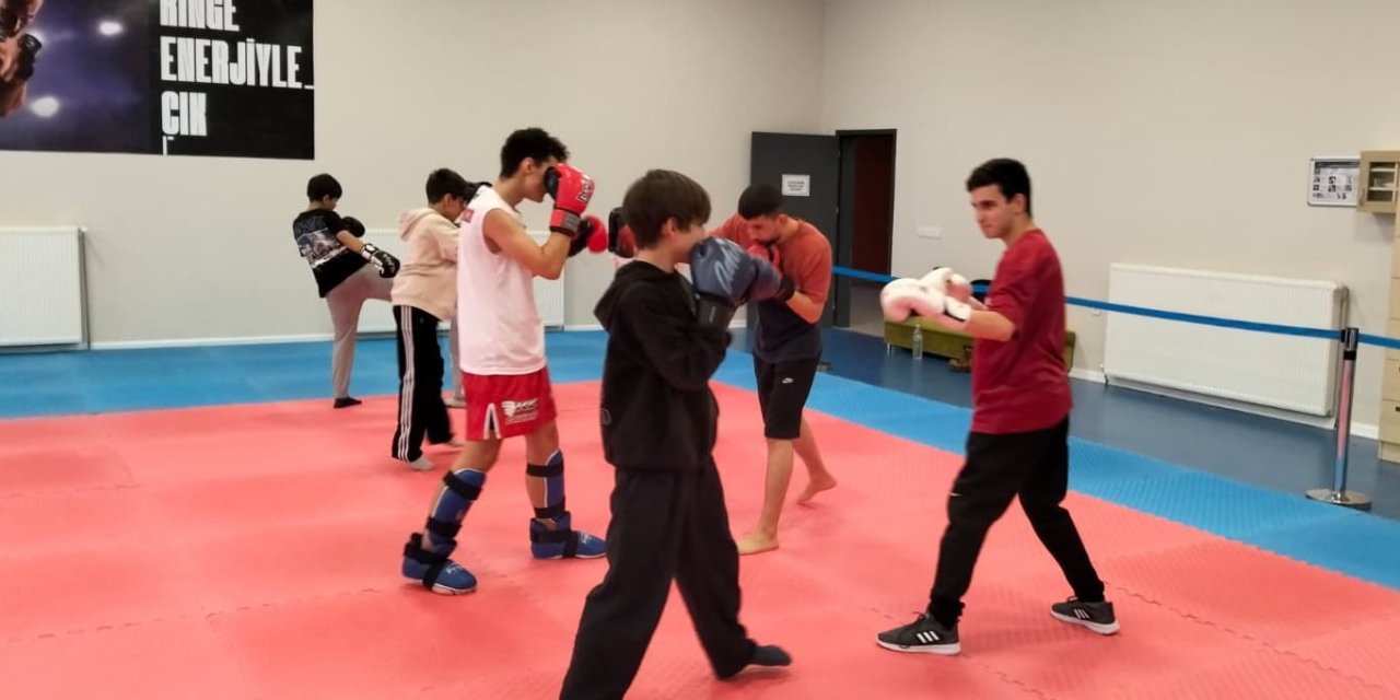 Eskişehir'de Kick Boks antrenmanları sürüyor