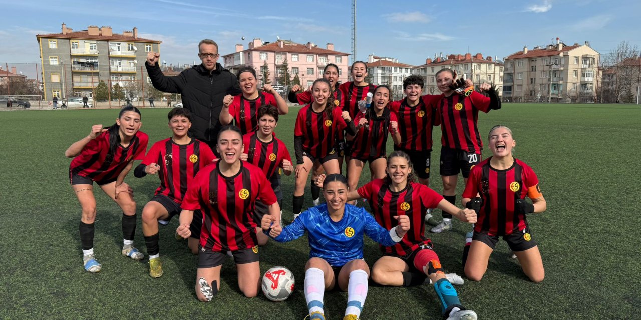 Kadın futbolcularımız kritik maçlara çıkıyor