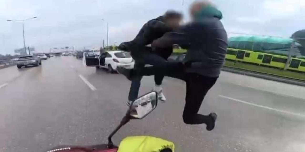 Bursa'da uçan tekmelerin sonu gözaltında bitti