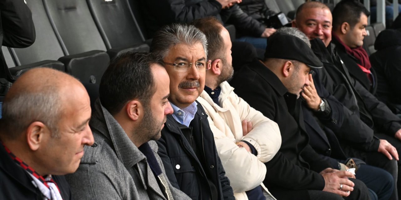 Vali Yılmaz Eskişehirspor’un maçını takip etti