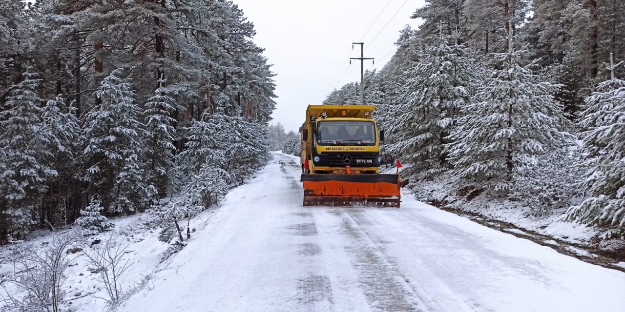 Büyükşehir küreme ve tuzlama çalışmalarını sürdürüyor